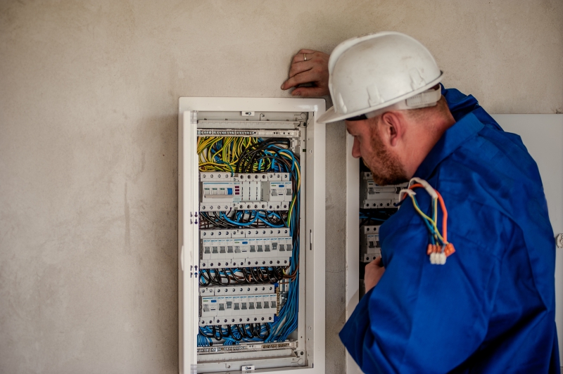 electricite-ST MARTIN DU VAR-min_electrician-2755683